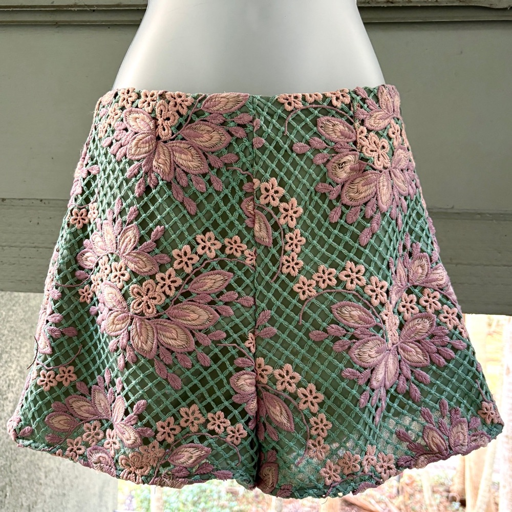 Anthropologie Entro Green Crochet Short Size S 4 6 Floral  Cottagecore Zip Cute
